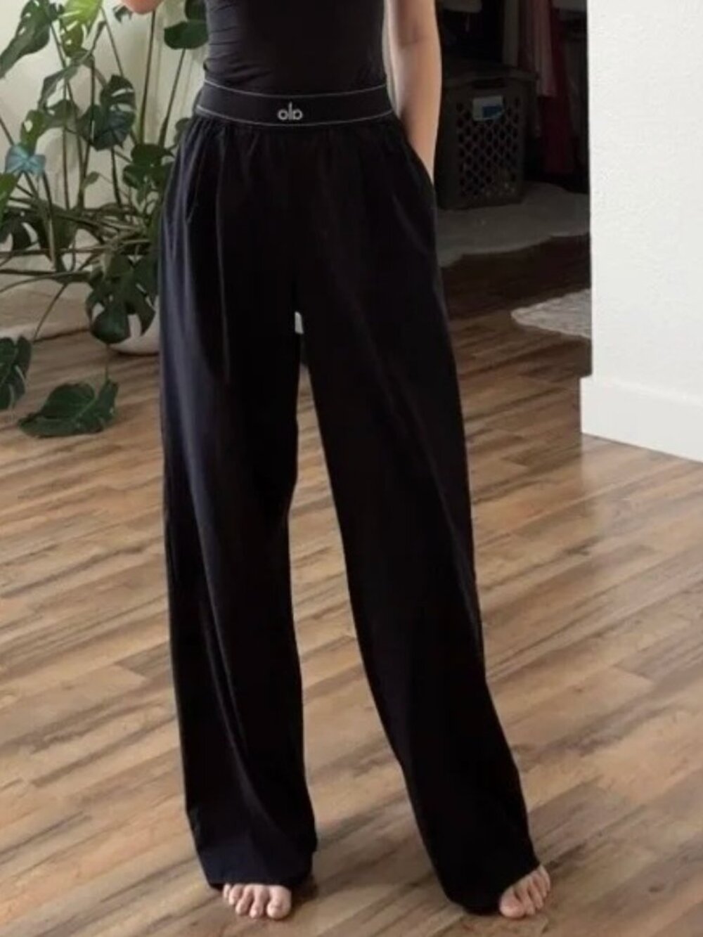 ✨ NWT Alo Yoga Suit Up Trouser Black 🥂Relaxed Wide Leg Pants 30" Modern Classic